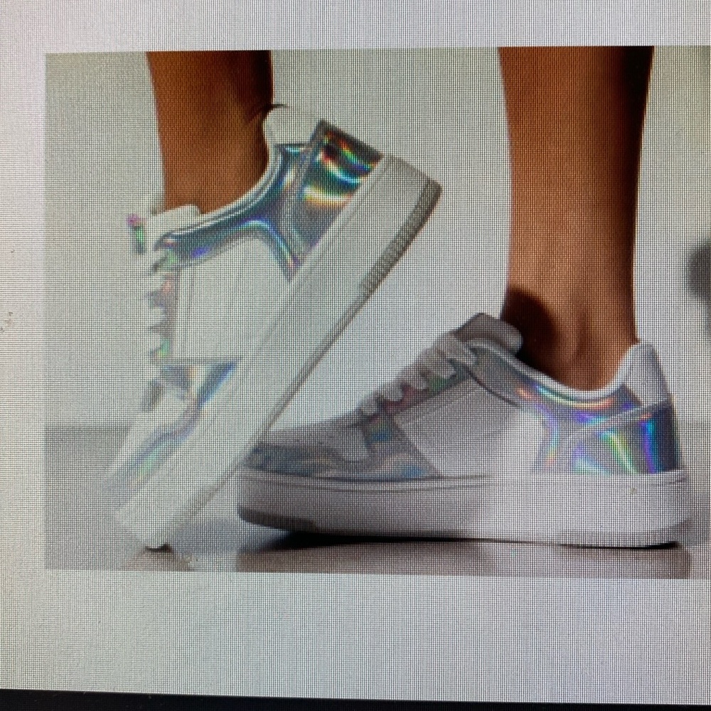 🥶Winter White🥶 Mata Shoes Holographic White/Silver Platform Fashion Sneakers NIB